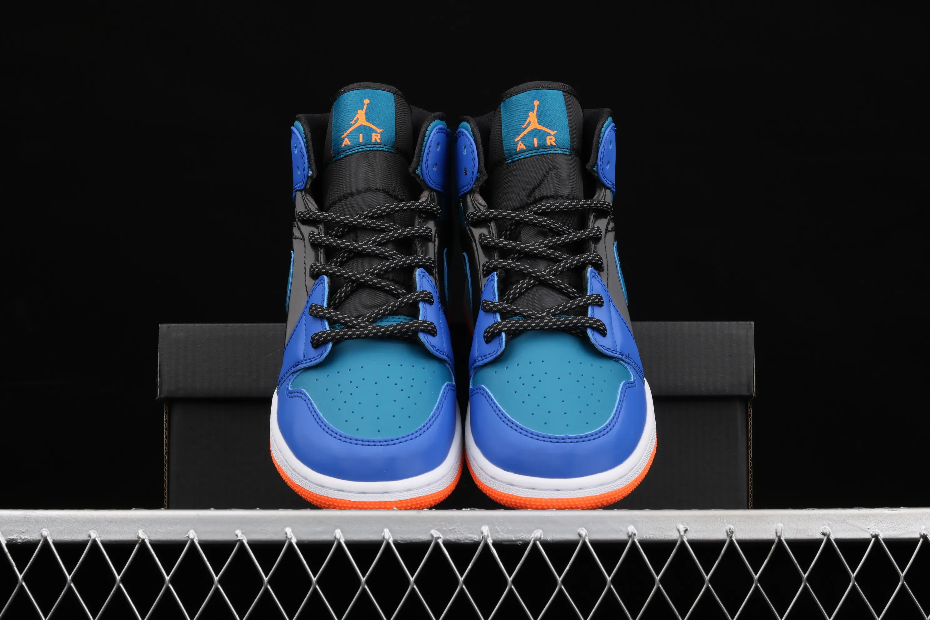 All categories Air Jordan Jordan series basketball shoes Air Jordan 1 Mid Air Jordan 1 Mid AJ1 Joe 1 patent leather black blue orange Zhongbang basketball shoes 554725-440